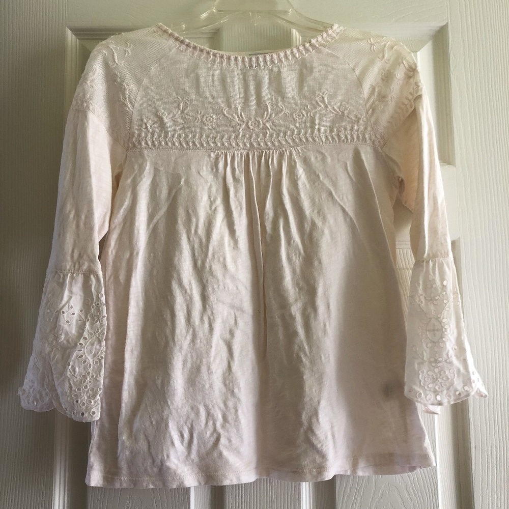 100% cotton and lace mesh top with scalloped sleeves